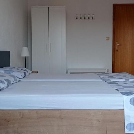 Studio Apartment With Balcony Trogir Eksteriør billede