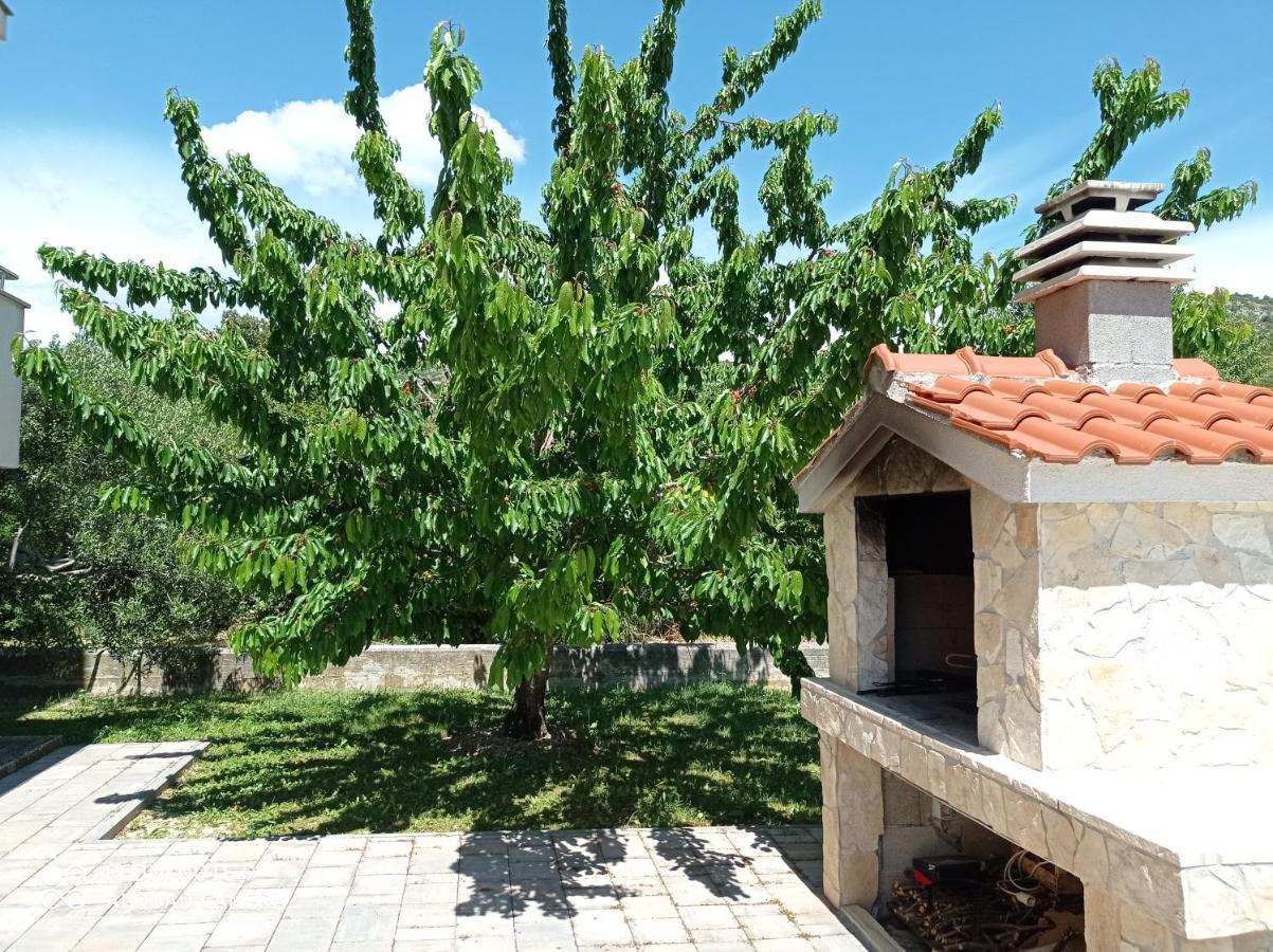 Studio Apartment With Balcony Trogir Eksteriør billede