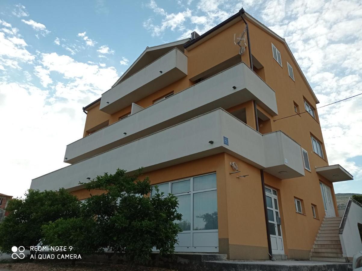 Studio Apartment With Balcony Trogir Eksteriør billede
