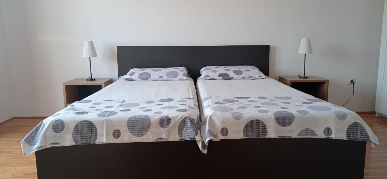 Studio Apartment With Balcony Trogir Eksteriør billede